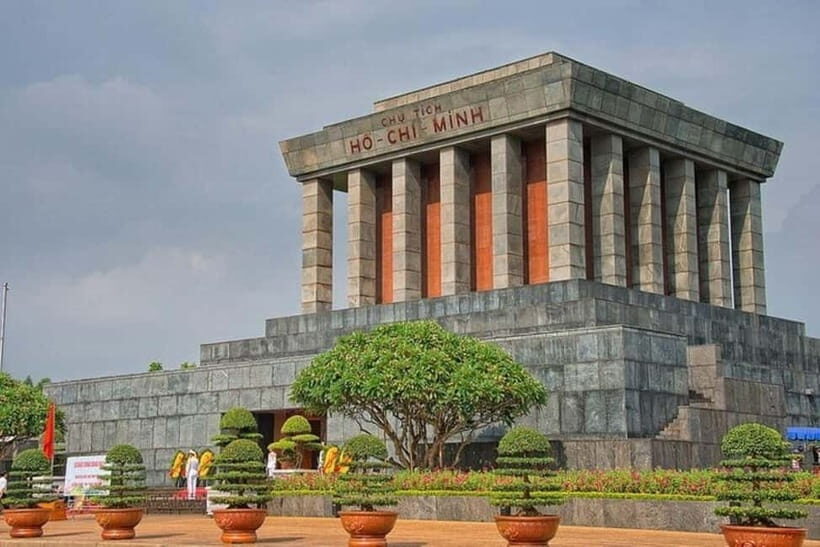Hanoi Full-Day City Group Tour with Lunch and Guide - Ho Chi Minh Complex and One Pillar Pagoda: what you’ll see depends on the day