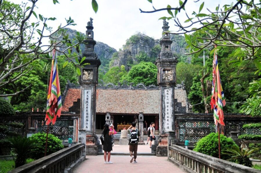 Hanoi: Full Day Guided Tour of Hoa Lu, Tam Coc, and Mua Cave - Who This Tour Fits Best (And Who Should Skip It)