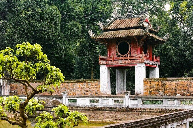 Hanoi Full Day Luxury Group Tour (Tue, Wed, Thu, Sat, Sun) - Đồng Xuân Market: A Quick Lesson in How Hanoi Shops and Lives