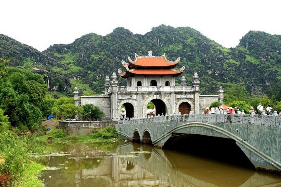 Hanoi: Full-Day Mua Cave, Hoa Lu and Tam Coc Tour - Tam Coc by Boat: Halong Bay on Land, Up Close