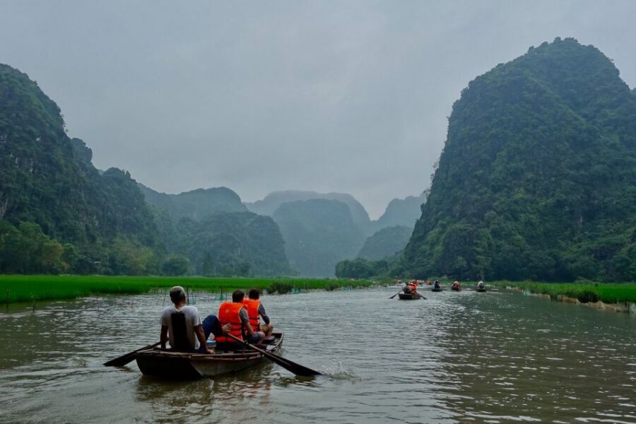 Hanoi: Full-Day Mua Cave, Hoa Lu and Tam Coc Tour - Lunch in Ninh Binh: Fuel Without Breaking the Day