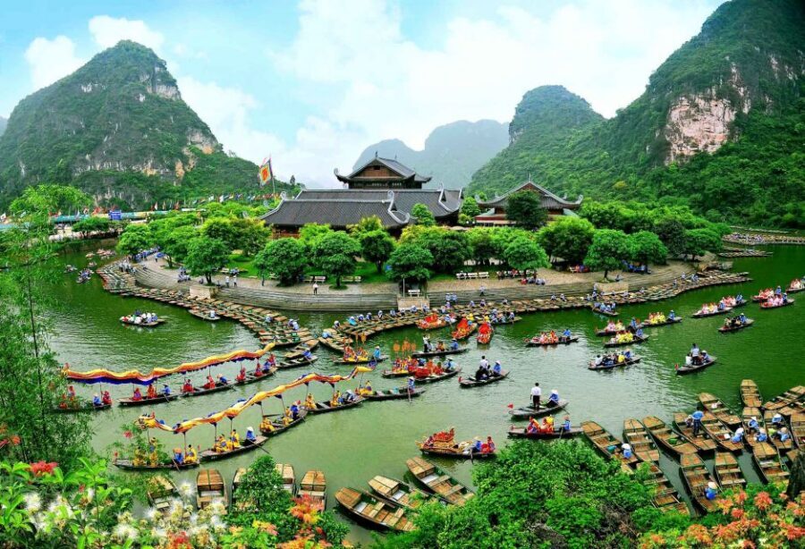 Hanoi: Full-Day Private Tam Coc Tour with Boat Ride & Lunch - Hanoi to Trang An: the morning plan that keeps the day comfortable
