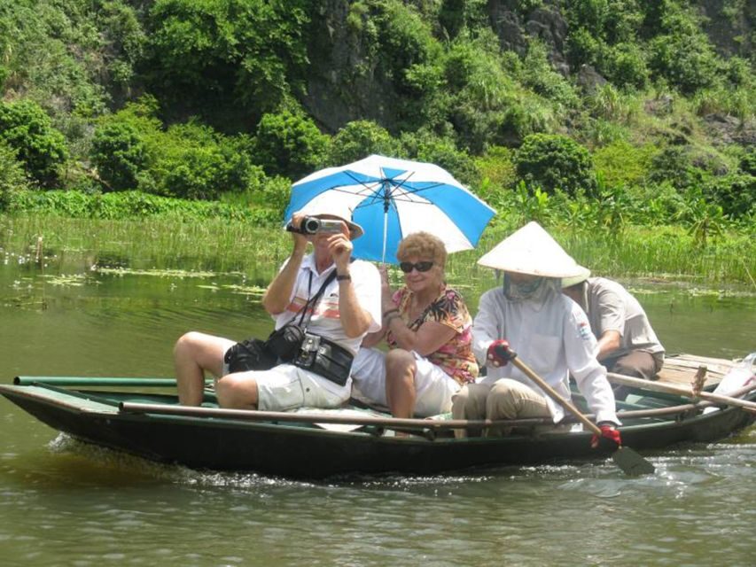 Hanoi: Full-Day Private Tam Coc Tour with Boat Ride & Lunch - Tam Coc on the Ngo Dong river: three caves, two levels of calm
