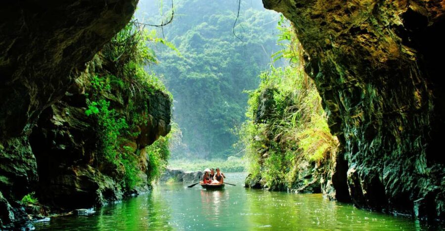 Hanoi: Full-Day Private Tam Coc Tour with Boat Ride & Lunch - Trang An cave complex: riding the sampan where the scenery slows down