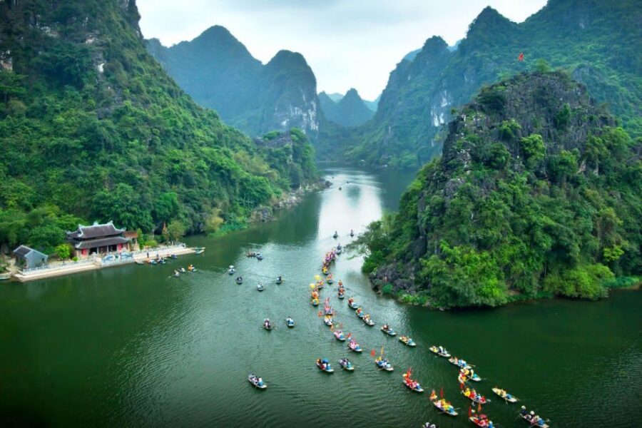 Hanoi: Guided Full-Day Hoa Lu, Trang An and Mua Cave Tour - What makes the tour feel smooth: guides, pacing, and crowd management