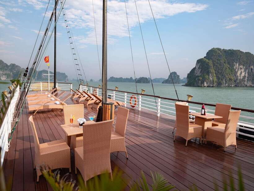 Hanoi: Ha Long & Bai Tu Long Bay 1 or 2-Day Cruise - Kayaks, caves, and village time: how the activities really feel
