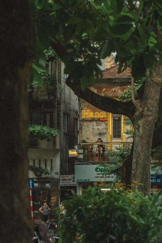 Hanoi: Half-day Private City Tour - Train Street: old tracks running through daily life