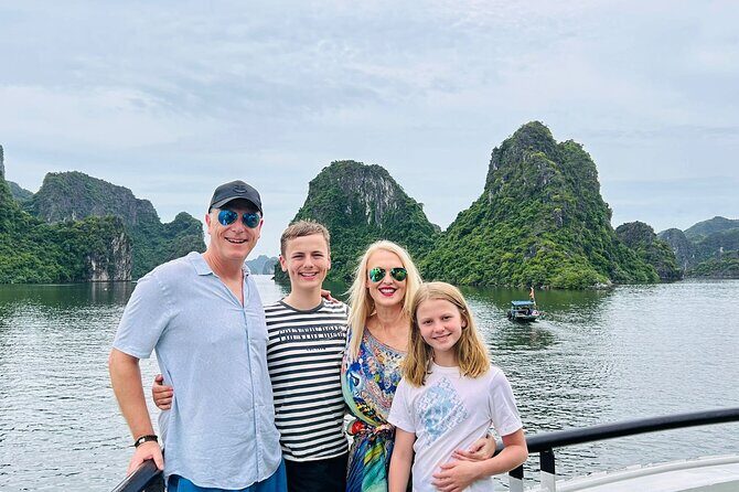 Hanoi : Halong Bay 7-Hour Luxury Cruise with Limousine Transfer - Onboard rhythm: welcome drink, lunch, jacuzzi, sunset party