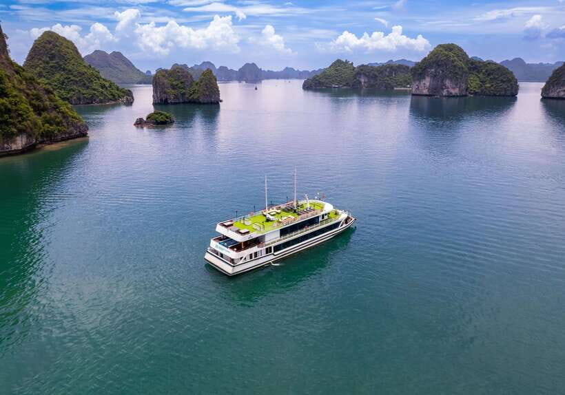 Hanoi: Halong Bay Cruise, Amazing Cave, Titov Island & Kayak - The full-day rhythm: Sung Sot Cave, then Luon Cave, then Titov Island