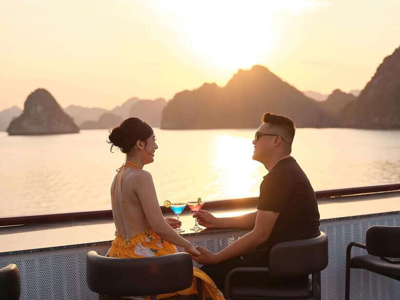 Hanoi: Halong Bay Full-Day Tour with 5-star Diamond Cruise - Surprising Cave (Sung Sot): Big Steps, Big Payoff, Easy Option for Slower Walkers