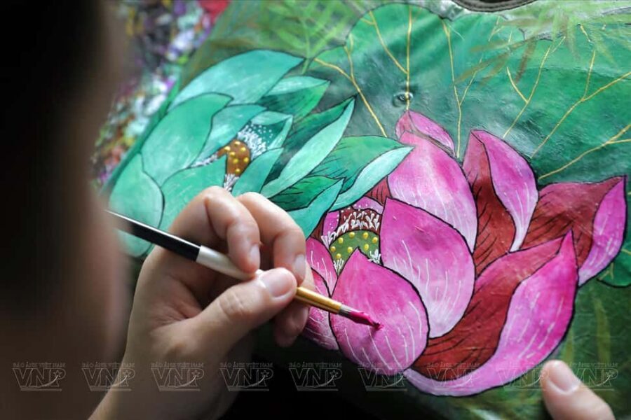 Hanoi: Hat & Incense Village or Lacquer Village SMALL GROUP - Chuong Conical Hat Village: painting a souvenir you can wear