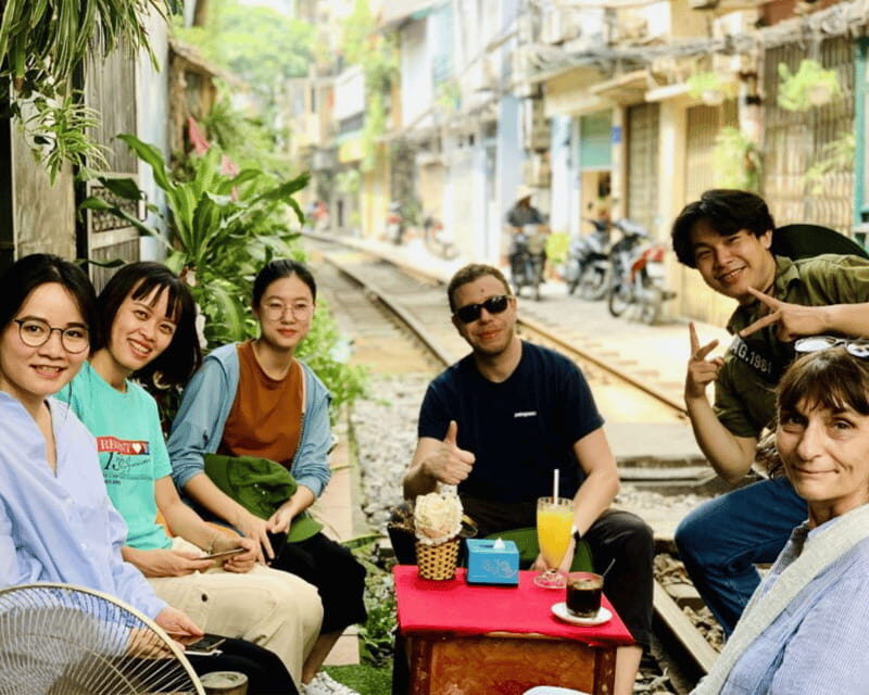 Hanoi: Historic Jeep Tour - West Lake and Truc Bach Lake: Peace, Spiritual Stops, and Real Calm