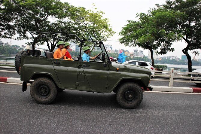 Hanoi Jeep Foodie Tours Led By Women - What a women-led Hanoi jeep food tour gets you after dark