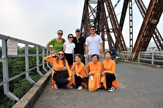 Hanoi Jeep Tours Led By Women: Hanoi Countryside Jeep Tours - Stop 3: Lại Đà Temple and a 200-Year-Old House With Bonsai Gardens