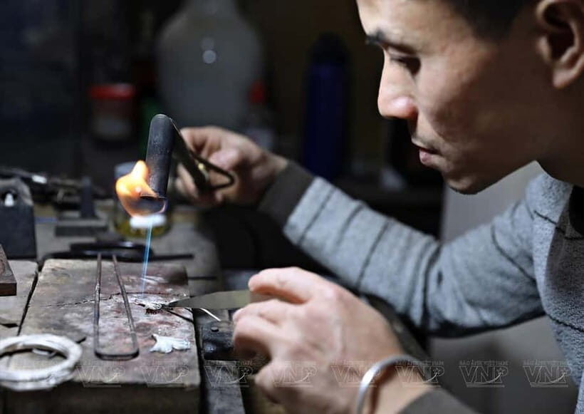 Hanoi: Jewelry Craft Village or Incense Village, Hat Village - Quang Phu Cau incense village: family making first, then production scale