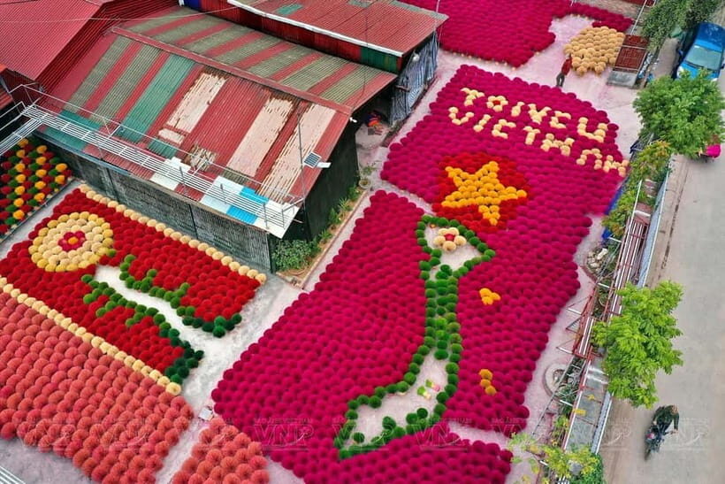 Hanoi: Jewelry Craft Village or Incense Village, Hat Village - The Chuong conical hat experience: paint it, then take it home