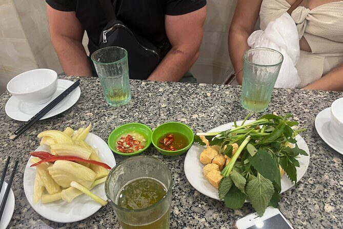 Hanoi Local Fresh Beer and Culinary Tour with Train Street Visit - Stop 2: fresh beer plus lạc (roasted peanuts)