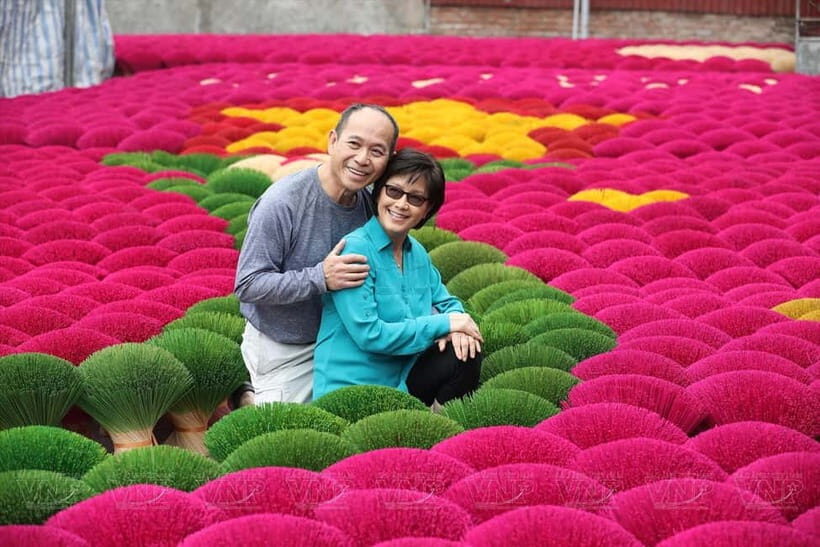 Hanoi: Long Dress Village or Incense Village, Hat Village - The Half-Day Group Route vs the Private áo dài Option