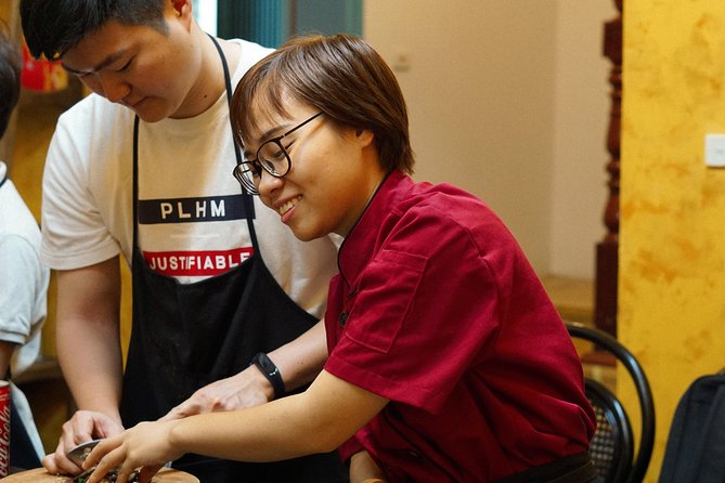 Hanoi Market & Villa Cooking Class: Free Old Quarter Transfer - Cooking in a French-Era Villa Kitchen: How the Class Feels