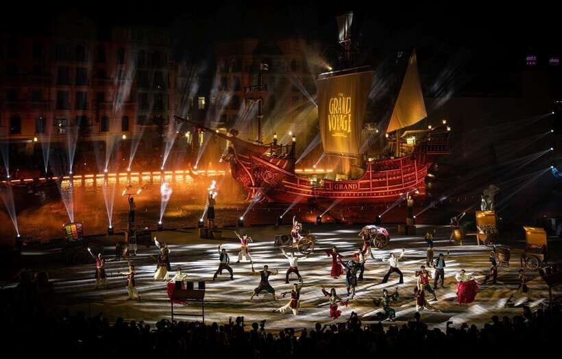 Hanoi: Mega Grand World with Bat Trang Pottery Village - Mega Grand World’s East-West Bridge and the themed night start