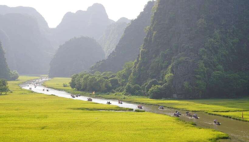 Hanoi: Ninh Binh, Tam Coc, Mua Cave & Hoa Lu with cycling - 5-Star-Style Buffet Lunch With 30+ Dishes in Ninh Binh