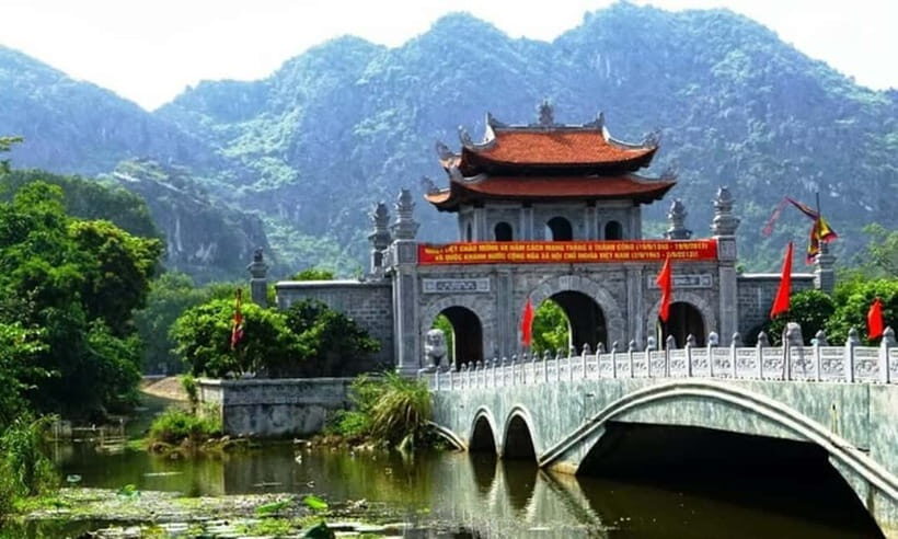 Hanoi: Ninh Binh Tour Hoa Lu, Trang An & Mua Cave & Van Long - Trang An Boat Ride Through UNESCO Caves: The Main Event