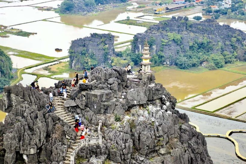 Hanoi: Ninh Binh Tour Hoa Lu, Trang An & Mua Cave & Van Long - Lunch: Set Buffet Food That Can Feel Like a Factory Line