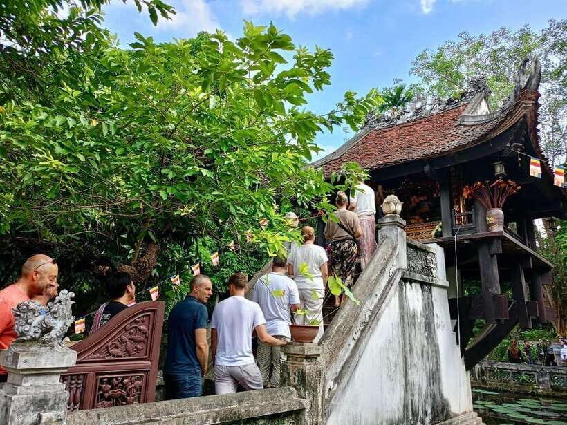 Hanoi Old Quarter City Tour With Professional Guide - Entering Hanoi Old Quarter the right way