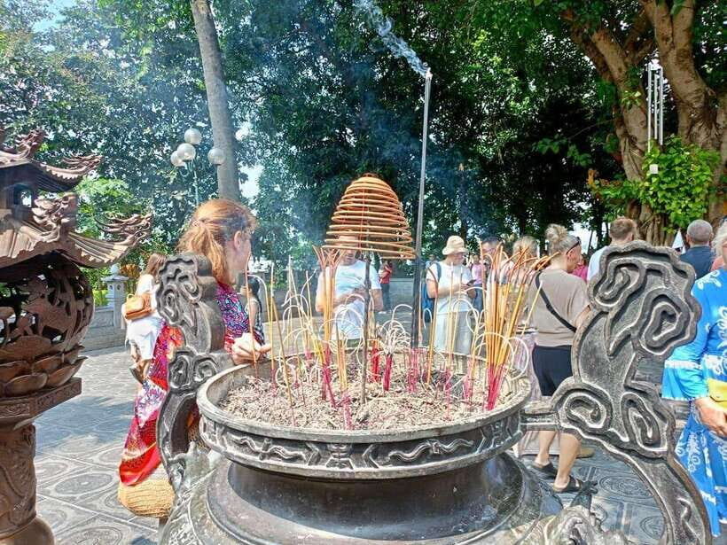 Hanoi Old Quarter City Tour With Professional Guide - Old Quarter streets, Hoan Kiem Lake, and the must-visit classics