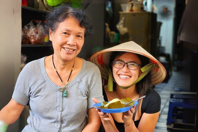 Hanoi Old Quarter Private Street Food Walking Tour - Cafe Giảng egg coffee finish: quick stop, big payoff