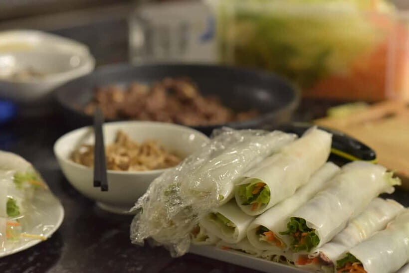 Hanoi: Old Quarter Street Food Walking Tour with Guide - What to expect on the walk: pace, clothing, and appetite control