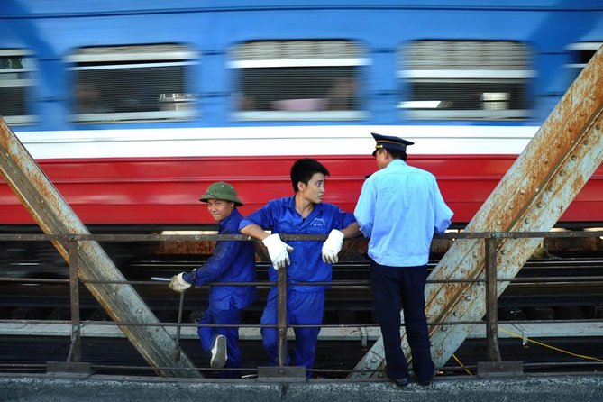 Hanoi On the Tracks Photo Tour - A 5:30 a.m. rail walk for real Hanoi photos