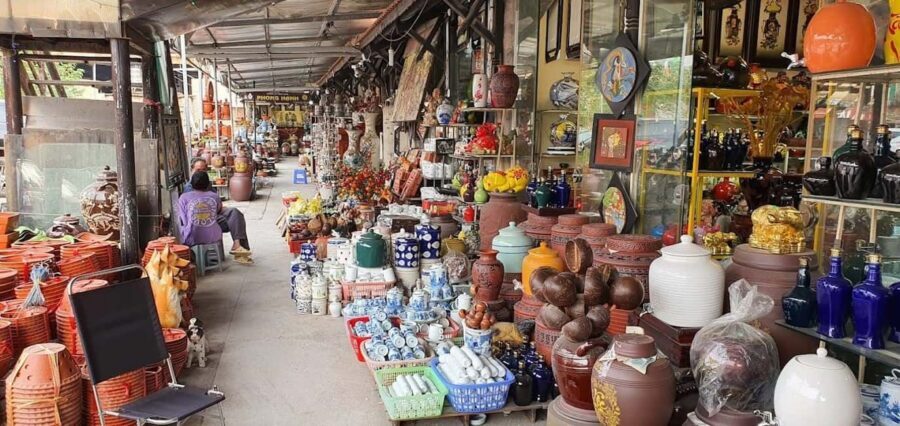 Hanoi Outskirts: Bat Trang Ceramic Village Tour by Jeep - Lunch at a local restaurant: simple food, good momentum