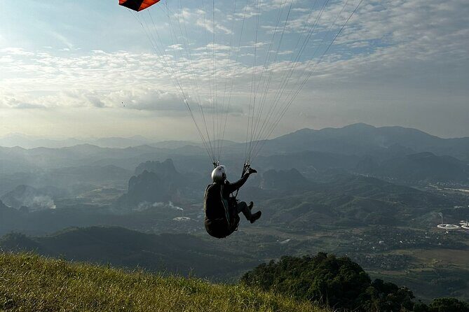 Hanoi Paragliding COMBO: Tandem paraglide + course (full-day) - Learning the basics first: indoor theory, ground training, then the slope