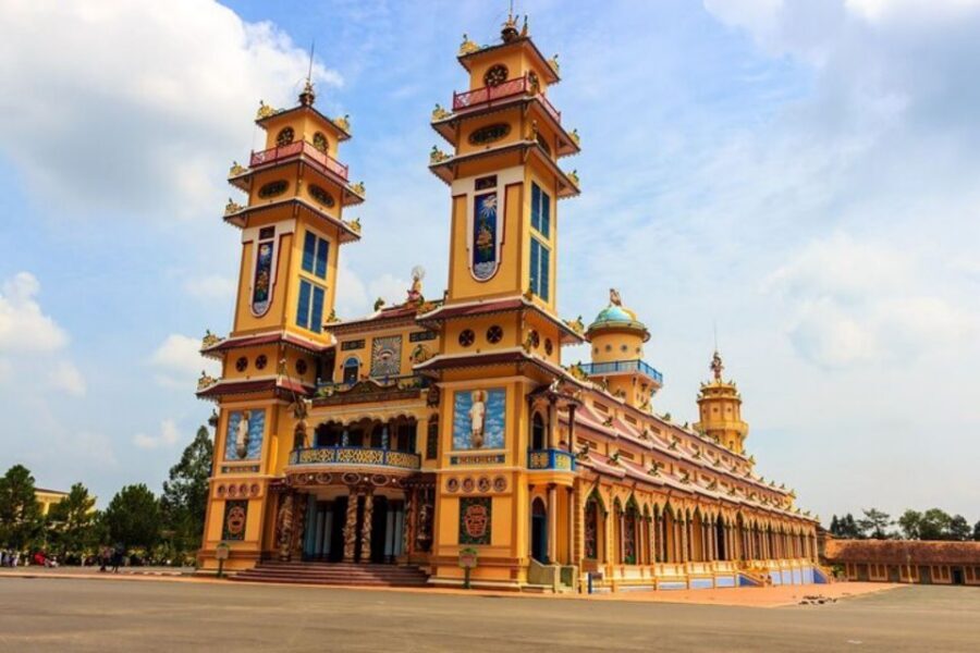 Hanoi: Private custom tour with a local guide - Long Bien Bridge: a scene change with real perspective
