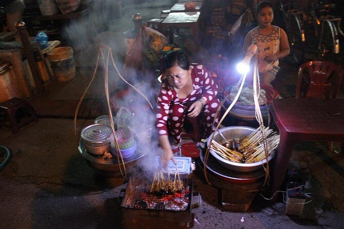 Hanoi Private Day Tour: Hidden Gems, Hoa Lo Prison, Train Street - Vietnam Museum of Ethnology: culture stop with an important Monday swap
