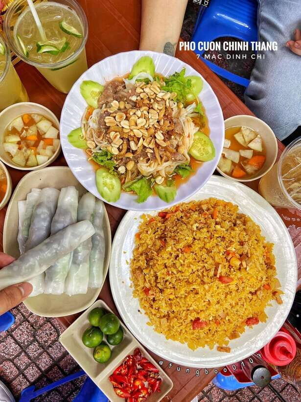 Hanoi: Private Motorbike Tour with Highlight Local Food - Motorbike sightseeing that actually makes sense in Hanoi