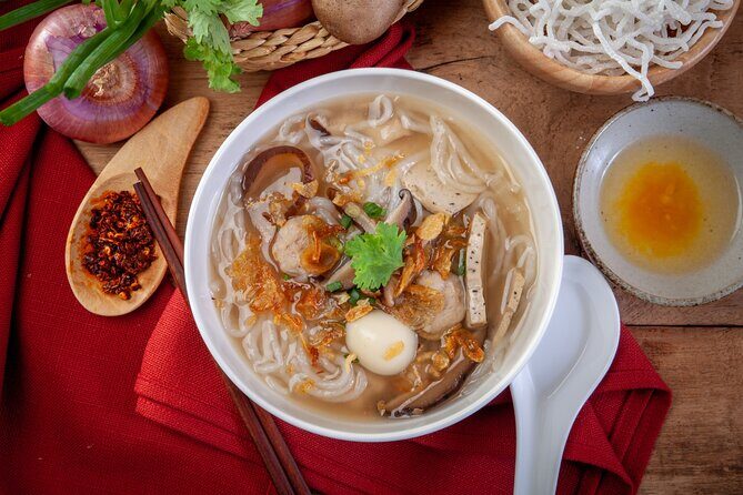 Hanoi Street Eats Evening Small Group Tour - The group size and walking pace you should plan for