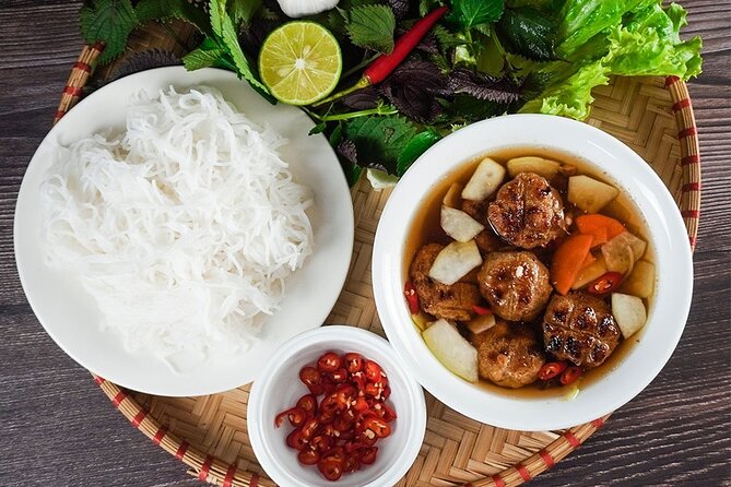 Hanoi Street Food Tour Taste 6 Local Dishes and Drinks - Practical tips for a smoother street-food night