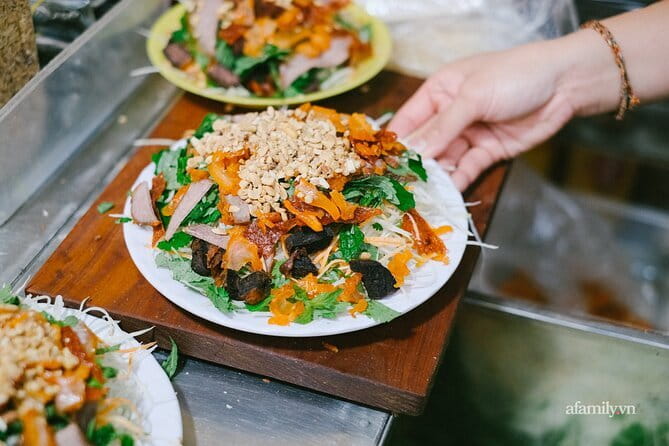 Hanoi Street Food Tour with Small Group - Good weather, walking shoes, and other practical realities