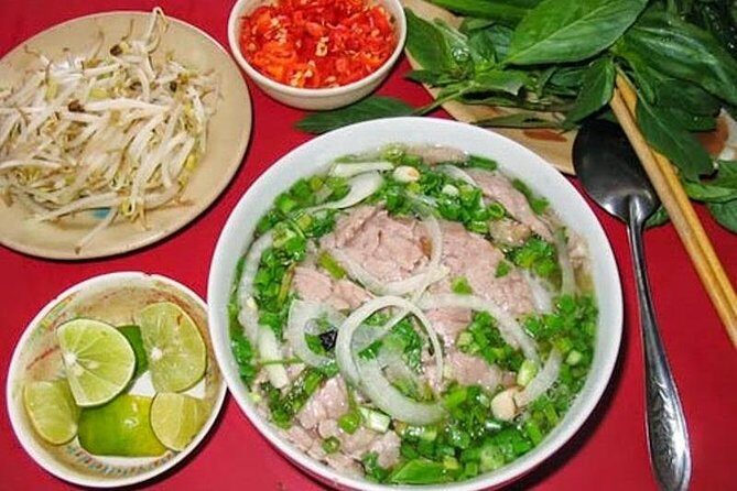 Hanoi Street Food Tour with Small Group and Expert Local Guide - Pickup and the first 30 minutes: where good tours start