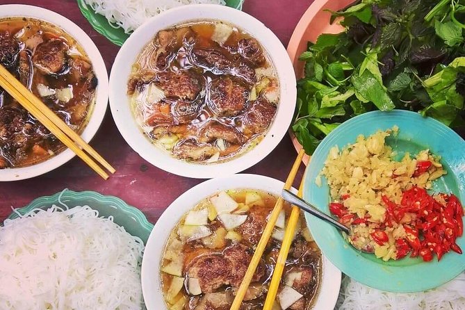 Hanoi Street Food Tour with Train Street Visit - Train Street Stop: The Photo Spot Part (Without Losing the Food Focus)