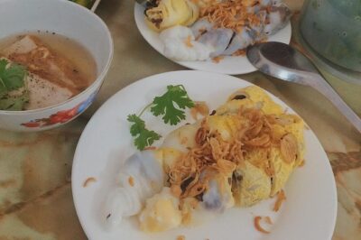 Hanoi Street Food Tour with Train Street Visit - The food strategy: small tastes, then you can judge for yourself