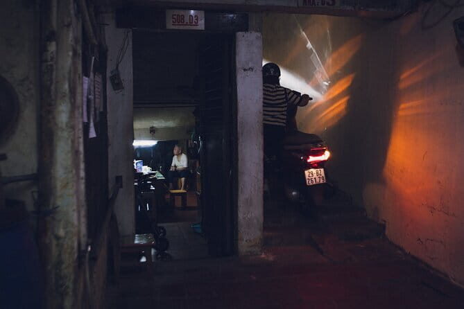 Hanoi Street Photography in a Vintage Community - The 4-Hour Flow: How the Walk Stays Productive