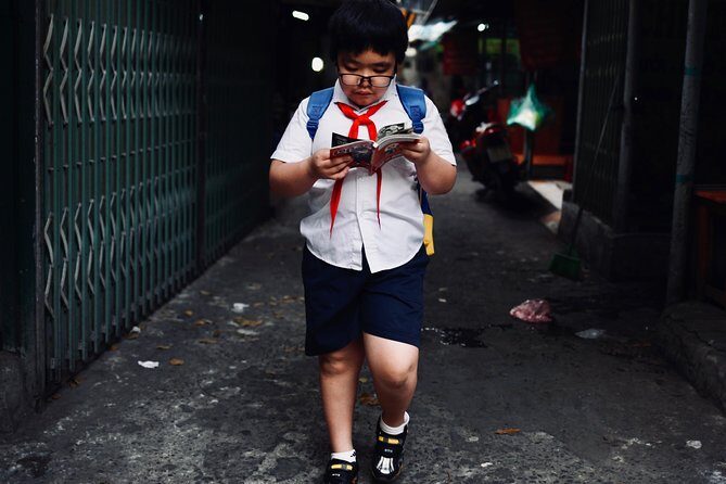 Hanoi Street Photography with a Pro – Phone & Camera - Market Walk: Learning What to Focus On in Real Scenes