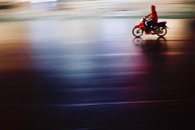 Hanoi Street Photography with a Pro – Phone & Camera - Timing, Group Size, and Practical Pace in Hanoi