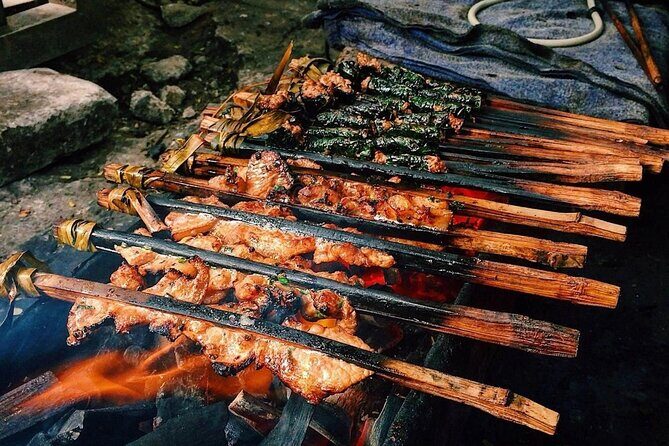Hanoi The Best Street Food Experience | VEGETARIAN OPTION - Getting started in the Old Quarter: pickup, greetings, and allergy checks
