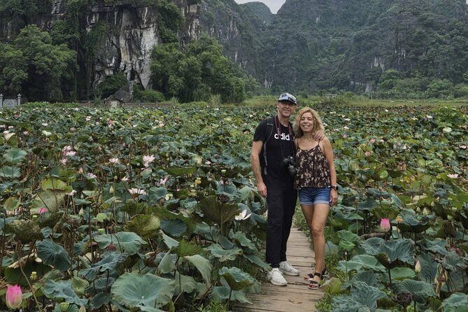 Hanoi to Ninh Binh Day Trip: Mua Cave, Trang An Boat Ride - Lunch - Guide and group size: why “small” changes the day