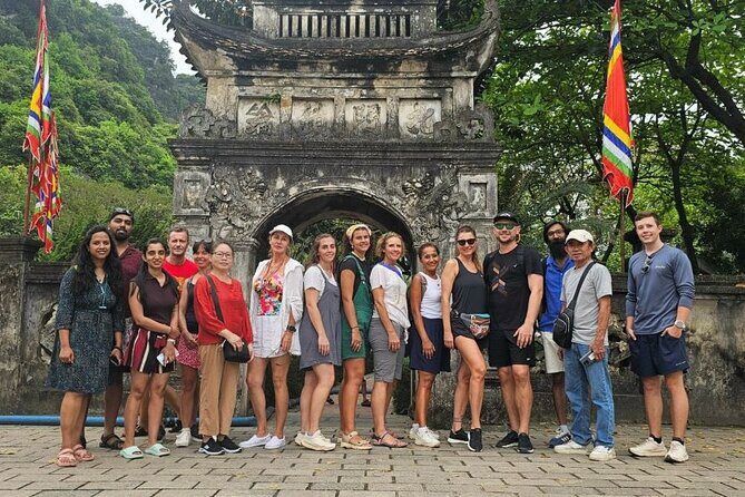 Hanoi to Ninh Binh: Hoa Lu, Trang An Boat & Mua Cave Day Tour - Lunch in Ninh Binh: Goat Meat Buffet plus Vegetarian Options