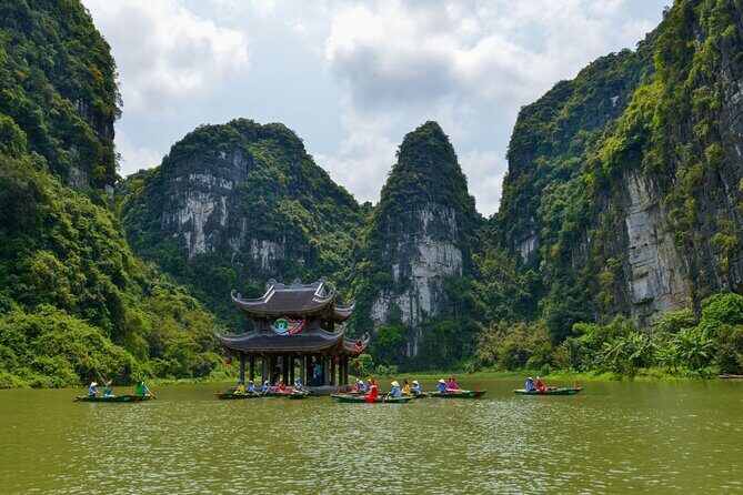 Hanoi to Ninh Binh: Hoa Lu, Trang An Boat & Mua Cave Day Tour - Mua Cave: The Nearly 500-Step Climb for the View